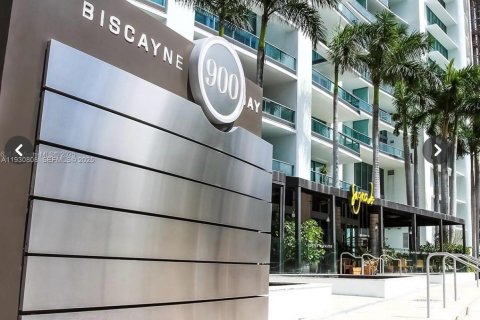Condo in Miami, Florida, 1 bedroom  № 1989696 - photo 1