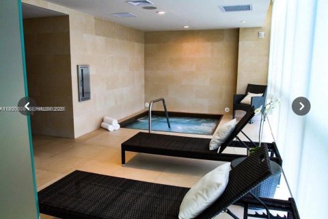 Condo in Miami, Florida, 1 bedroom  № 1989696 - photo 16