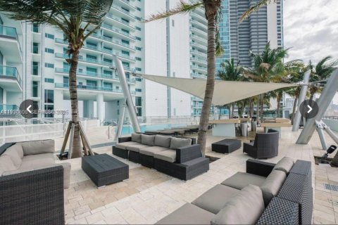 Condo in Miami, Florida, 1 bedroom  № 1989696 - photo 10