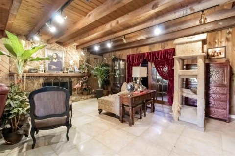 House in Miami, Florida 4 bedrooms, 290.13 sq.m. № 1891976 - photo 15