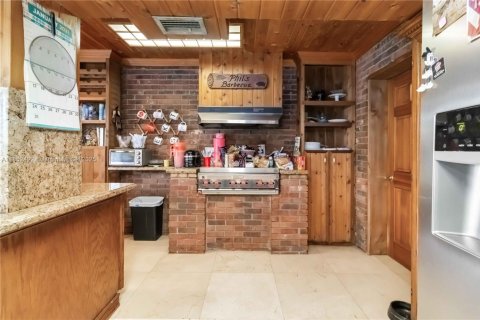 House in Miami, Florida 4 bedrooms, 290.13 sq.m. № 1891976 - photo 13