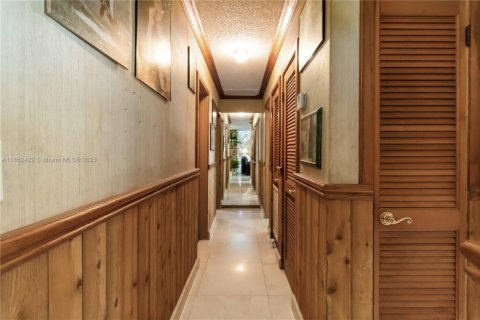 House in Miami, Florida 4 bedrooms, 290.13 sq.m. № 1891976 - photo 7