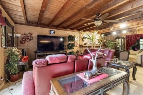 House in Miami, Florida 4 bedrooms, 290.13 sq.m. № 1891976 - photo 14
