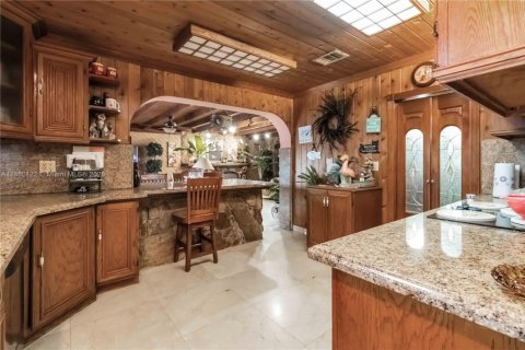House in Miami, Florida 4 bedrooms, 290.13 sq.m. № 1891976 - photo 9
