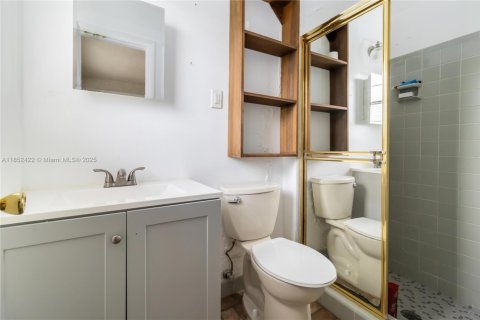 House in Miami, Florida 4 bedrooms, 290.13 sq.m. № 1891976 - photo 27