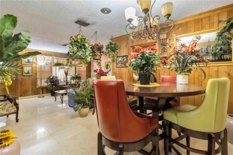 House in Miami, Florida 4 bedrooms, 290.13 sq.m. № 1891976 - photo 5