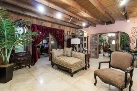 House in Miami, Florida 4 bedrooms, 290.13 sq.m. № 1891976 - photo 18