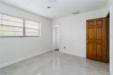 House in Miami, Florida 4 bedrooms, 290.13 sq.m. № 1891976 - photo 23