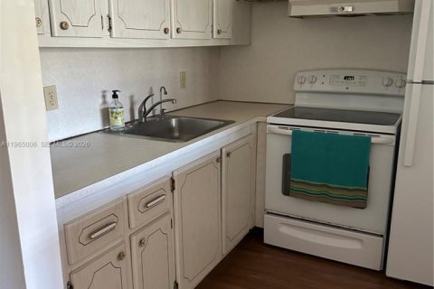 Condo in Deerfield Beach, Florida, 1 bedroom  № 2081166 - photo 6