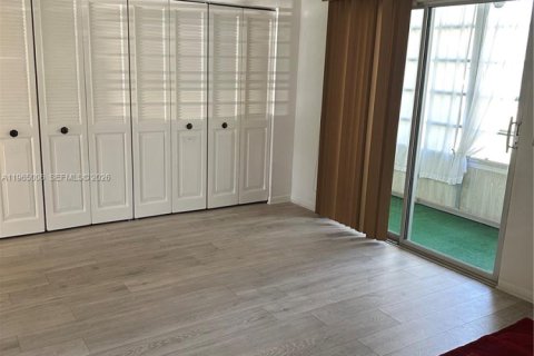 Condo in Deerfield Beach, Florida, 1 bedroom  № 2081166 - photo 9