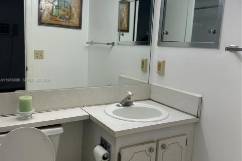 Condo in Deerfield Beach, Florida, 1 bedroom  № 2081166 - photo 12