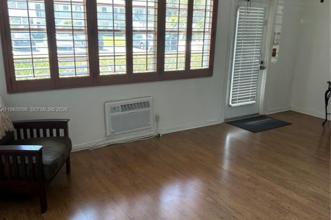 Condo in Deerfield Beach, Florida, 1 bedroom  № 2081166 - photo 4