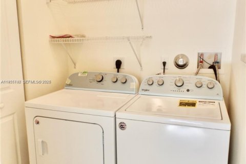 Снять в аренду таунхаус в Мирамар, Флорида 3 спальни, 182.09м2, № 2009712 - фото 5