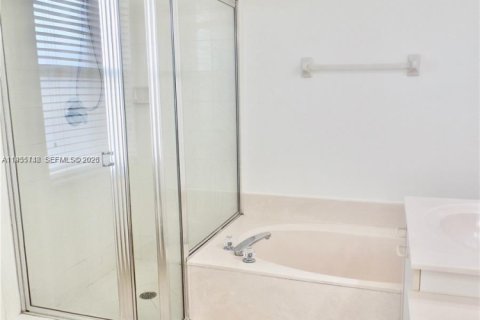 Снять в аренду таунхаус в Мирамар, Флорида 3 спальни, 182.09м2, № 2009712 - фото 20