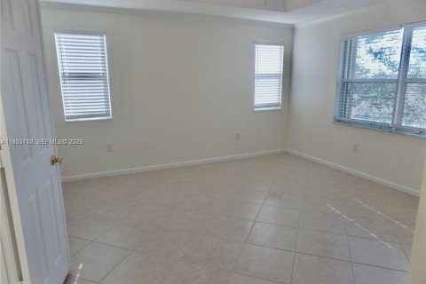 Снять в аренду таунхаус в Мирамар, Флорида 3 спальни, 182.09м2, № 2009712 - фото 16