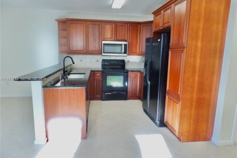 Снять в аренду таунхаус в Мирамар, Флорида 3 спальни, 182.09м2, № 2009712 - фото 3