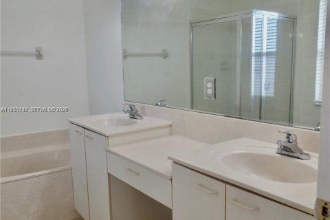 Снять в аренду таунхаус в Мирамар, Флорида 3 спальни, 182.09м2, № 2009712 - фото 19