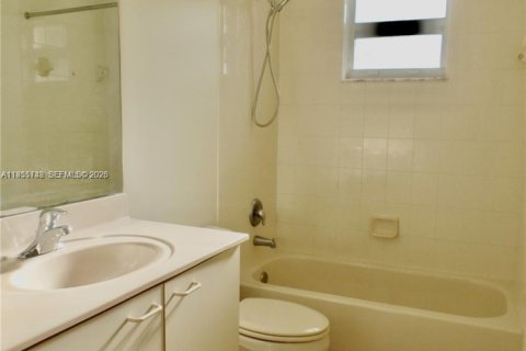 Снять в аренду таунхаус в Мирамар, Флорида 3 спальни, 182.09м2, № 2009712 - фото 17