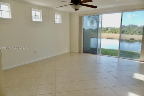 Снять в аренду таунхаус в Мирамар, Флорида 3 спальни, 182.09м2, № 2009712 - фото 10