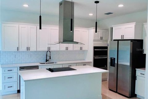 House in Palm Bay, Florida 3 bedrooms, 182.83 sq.m. № 2215868 - photo 5