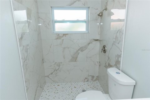 House in Clearwater, Florida 3 bedrooms, 163.51 sq.m. № 2303237 - photo 17
