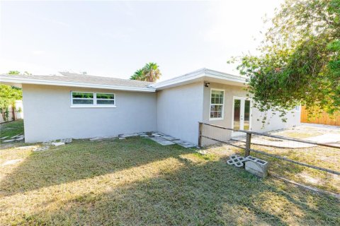 House in Clearwater, Florida 3 bedrooms, 163.51 sq.m. № 2303237 - photo 11