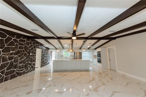 House in Clearwater, Florida 3 bedrooms, 163.51 sq.m. № 2303237 - photo 5