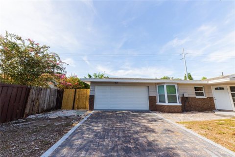 Casa en Clearwater, Florida 3 dormitorios, 163.51 m2 № 2303237