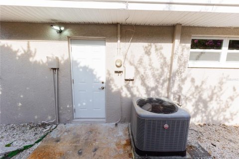 House in Clearwater, Florida 3 bedrooms, 163.51 sq.m. № 2303237 - photo 30