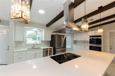 House in Clearwater, Florida 3 bedrooms, 163.51 sq.m. № 2303237 - photo 9