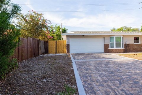 House in Clearwater, Florida 3 bedrooms, 163.51 sq.m. № 2303237 - photo 24