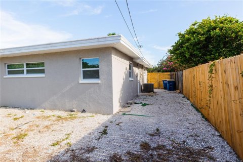 House in Clearwater, Florida 3 bedrooms, 163.51 sq.m. № 2303237 - photo 14