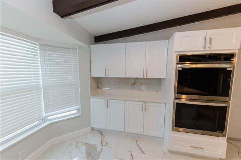 House in Clearwater, Florida 3 bedrooms, 163.51 sq.m. № 2303237 - photo 10
