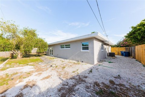 House in Clearwater, Florida 3 bedrooms, 163.51 sq.m. № 2303237 - photo 13