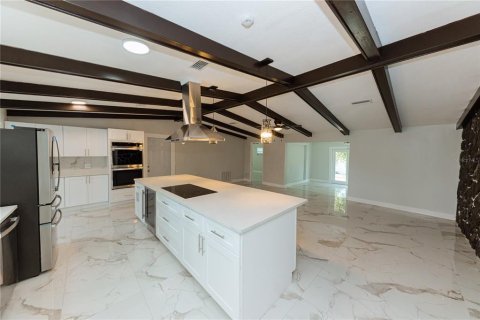 House in Clearwater, Florida 3 bedrooms, 163.51 sq.m. № 2303237 - photo 8