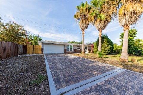 House in Clearwater, Florida 3 bedrooms, 163.51 sq.m. № 2303237 - photo 2