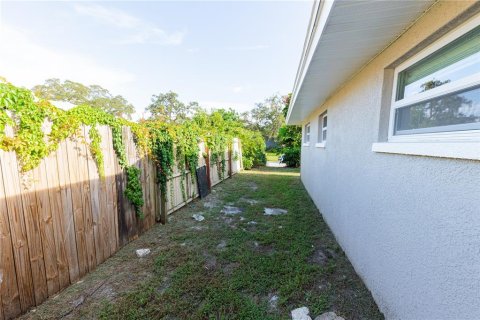 House in Clearwater, Florida 3 bedrooms, 163.51 sq.m. № 2303237 - photo 22