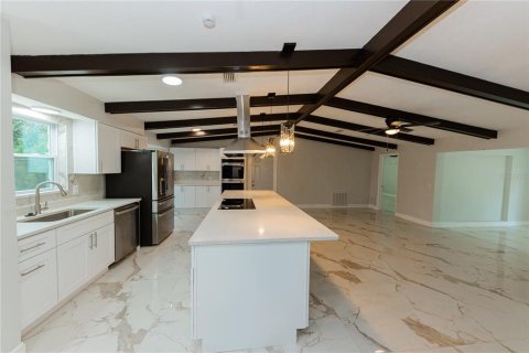 House in Clearwater, Florida 3 bedrooms, 163.51 sq.m. № 2303237 - photo 4