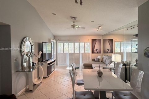 Touwnhouse à vendre à Palm Beach Gardens, Floride: 3 chambres, 125.14 m2 № 2395254 - photo 4