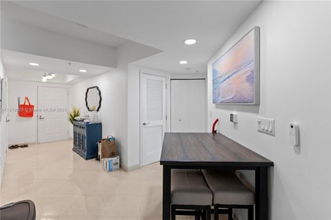 Copropriété à louer à Sunny Isles Beach, Floride: 2 chambres, 117.61 m2 № 1860799 - photo 14