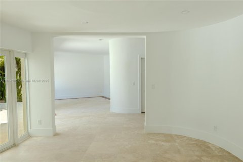 House in Pinecrest, Florida 6 bedrooms, 448.25 sq.m. № 1739856 - photo 17