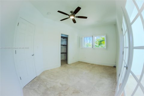 House in Pinecrest, Florida 6 bedrooms, 448.25 sq.m. № 1739856 - photo 19