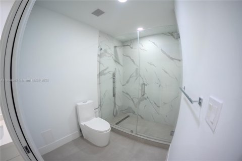 House in Pinecrest, Florida 6 bedrooms, 448.25 sq.m. № 1739856 - photo 24