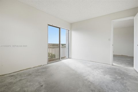 Condominio en venta en Miramar, Florida, 2 dormitorios, 77.29 m2 № 1994784 - foto 12