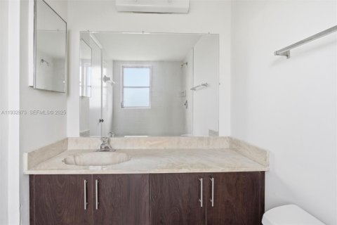 Condominio en venta en Miramar, Florida, 2 dormitorios, 77.29 m2 № 1994784 - foto 14