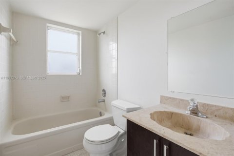 Condominio en venta en Miramar, Florida, 2 dormitorios, 77.29 m2 № 1994784 - foto 15