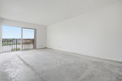 Condominio en venta en Miramar, Florida, 2 dormitorios, 77.29 m2 № 1994784 - foto 4