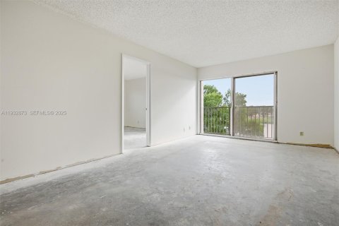 Condominio en venta en Miramar, Florida, 2 dormitorios, 77.29 m2 № 1994784 - foto 5
