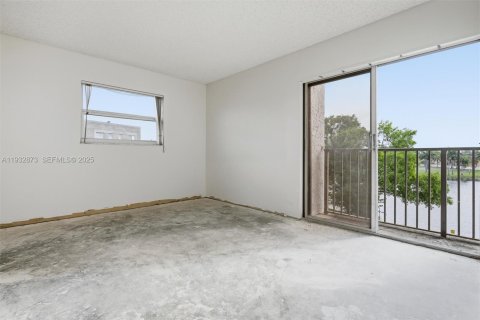 Condominio en venta en Miramar, Florida, 2 dormitorios, 77.29 m2 № 1994784 - foto 6