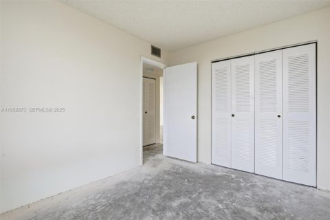 Condominio en venta en Miramar, Florida, 2 dormitorios, 77.29 m2 № 1994784 - foto 17